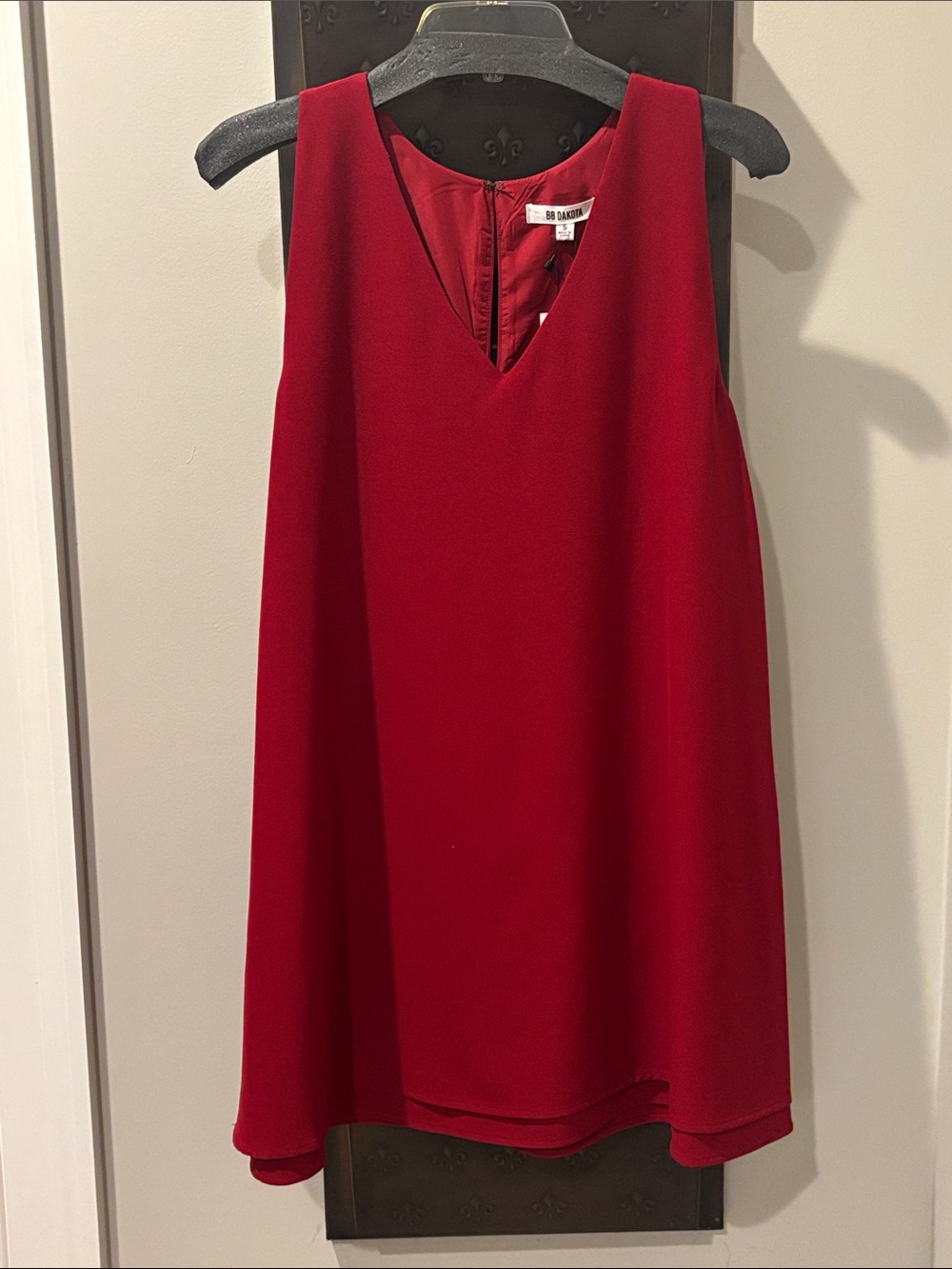 BB Dakota Red V-Neck Sleeveless Tunic